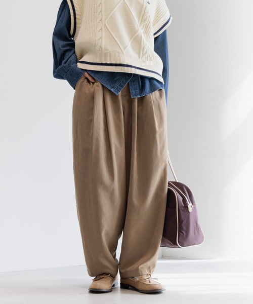 BAYFLOW（ベイフロー）の「[内側の紐で調節可]タックボリュームコクーンパンツ（その他パンツ・レディース・ブラウン/ピンク/グレイッシュベージュ/ブラック・FREE）」の2枚目の写真