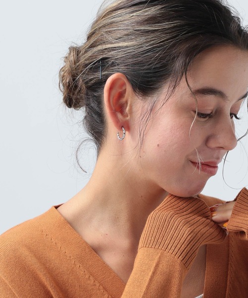 BAYFLOW（ベイフロー）の「ステンレスツイストピアス（ピアス（両耳用）・レディース・ライトグレー/イエロー・FREE）」の3枚目の写真