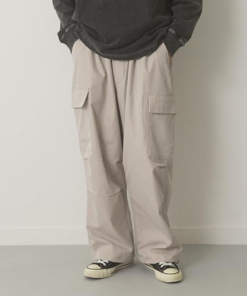 ITEMS URBANRESEARCH(アイテムズ アーバンリサーチ)の「ウエストイージー ポリツイル カーゴパンツ(その他パンツ・メンズ・ブラック/カーキ/ベージュ・MEDIUM/LARGE)」の4枚目の写真