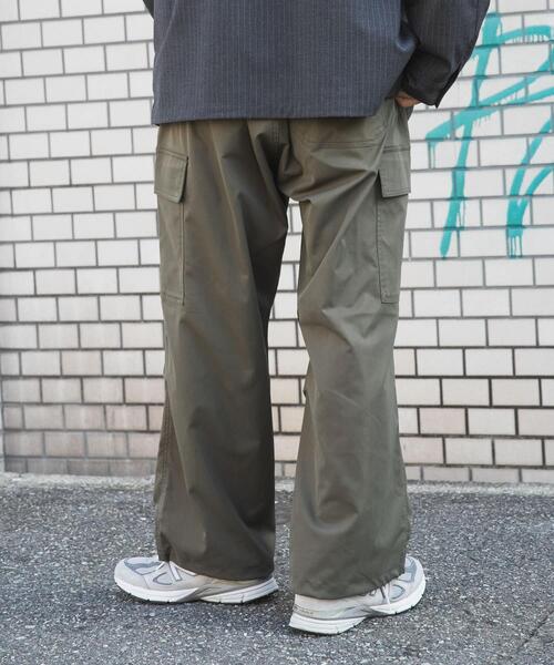 ITEMS URBANRESEARCH(アイテムズ アーバンリサーチ)の「ウエストイージー ポリツイル カーゴパンツ(その他パンツ・メンズ・ブラック/カーキ/ベージュ・MEDIUM/LARGE)」の13枚目の写真