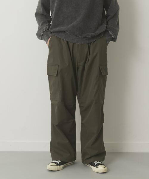 ITEMS URBANRESEARCH(アイテムズ アーバンリサーチ)の「ウエストイージー ポリツイル カーゴパンツ(その他パンツ・メンズ・ブラック/カーキ/ベージュ・MEDIUM/LARGE)」の16枚目の写真