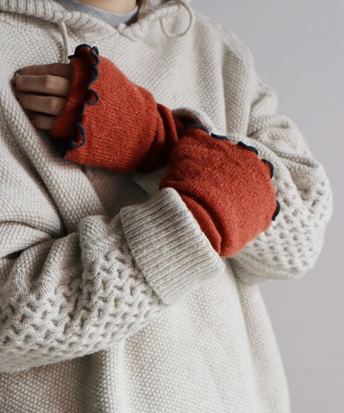 KIVISDOU（キビスドウ）の「チューリップフリル　ハンドウォーマー（アームカバー・レディース・ブルーグリーン/グレー/レンガ・F）」の12枚目の写真