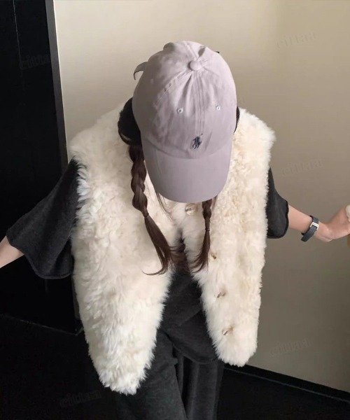 Dalfwin（ダールフィン）の「韓国ファッション ボリュームファーベスト（ベスト・レディース・オフホワイト/ブラウン・FREE）」の4枚目の写真