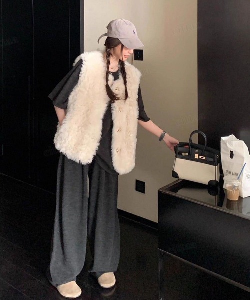 Dalfwin（ダールフィン）の「韓国ファッション ボリュームファーベスト（ベスト・レディース・オフホワイト/ブラウン・FREE）」の5枚目の写真