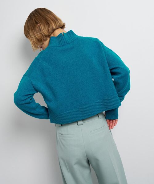 LANVIN en Bleu(ランバンオンブルー)の「メランジクロップドハイネックニット(ニット/セーター・レディース・ブルー/オフホワイト/ブラウン・38)」の4枚目の写真