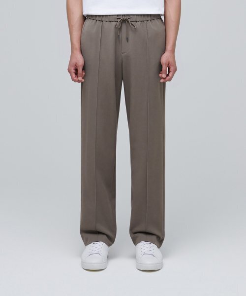 MUSINSA STANDARD(ムシンサスタンダード)の「イージーバンディングトラックスラックス【ダスティベージュ】(スラックス・メンズ・その他・30/26/28/38/42/36/40)」の1枚目の写真