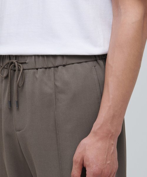 MUSINSA STANDARD(ムシンサスタンダード)の「イージーバンディングトラックスラックス【ダスティベージュ】(スラックス・メンズ・その他・30/26/28/38/42/36/40)」の4枚目の写真