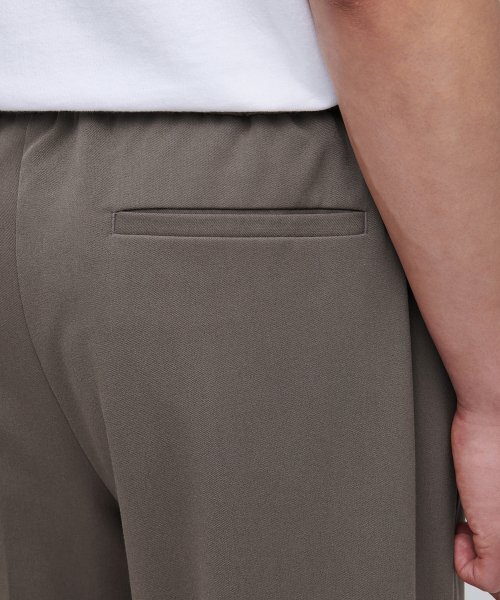 MUSINSA STANDARD(ムシンサスタンダード)の「イージーバンディングトラックスラックス【ダスティベージュ】(スラックス・メンズ・その他・30/26/28/38/42/36/40)」の6枚目の写真