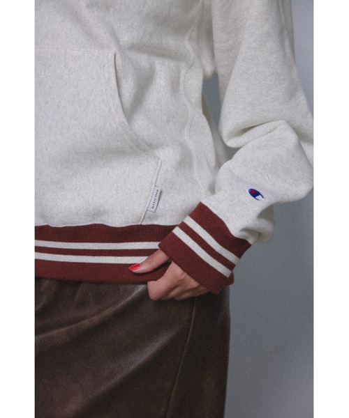 ALEXIA STAM（アリシアスタン）の「[Champion for ALEXIA STAM] Crew Neck Sweatshirt /別注 Championパーカー（パーカー・レディース・ライトグレー/ネイビー・M）」の7枚目の写真