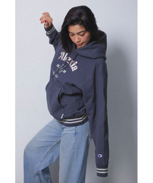 ALEXIA STAM（アリシアスタン）の「[Champion for ALEXIA STAM] Crew Neck Sweatshirt /別注 Championパーカー（パーカー・レディース・ライトグレー/ネイビー・M）」の10枚目の写真