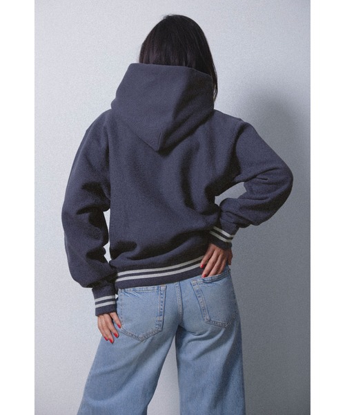 ALEXIA STAM（アリシアスタン）の「[Champion for ALEXIA STAM] Crew Neck Sweatshirt /別注 Championパーカー（パーカー・レディース・ライトグレー/ネイビー・M）」の11枚目の写真