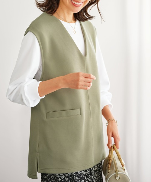 BELLUNA PLUS(ベルーナ)の「インナー付Vネックベストアンサンブル(アンサンブル・レディース・ネイビー/ライトカーキ/ブラック・LARGE/X-LARGE/MEDIUM)」の2枚目の写真