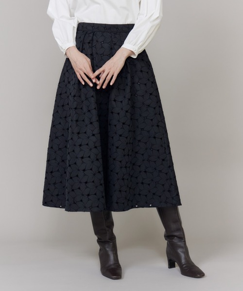 フラワー刺繍タックスカート