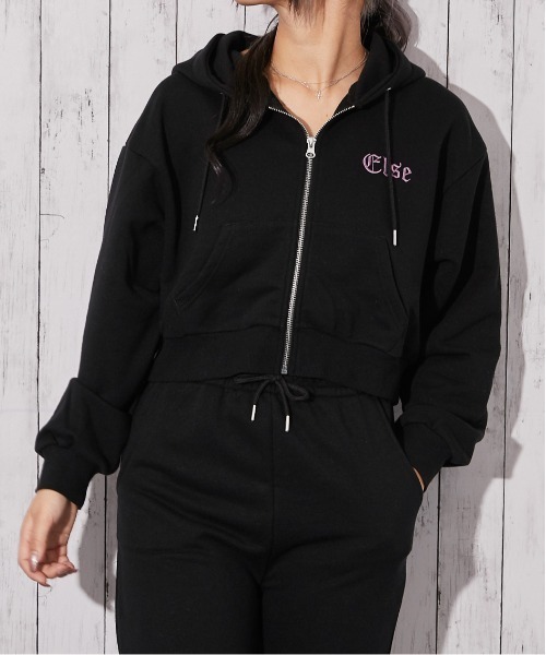 GORGE(ゴージ)の「《ビジューElseロゴ×ショート丈》裏起毛ジップパーカー 秋冬◎(パーカー・レディース・オフホワイト/グレー/ブラック・F)」の4枚目の写真