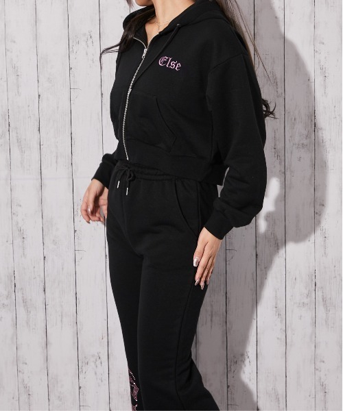 GORGE(ゴージ)の「《ビジューElseロゴ×ショート丈》裏起毛ジップパーカー 秋冬◎(パーカー・レディース・オフホワイト/グレー/ブラック・F)」の5枚目の写真