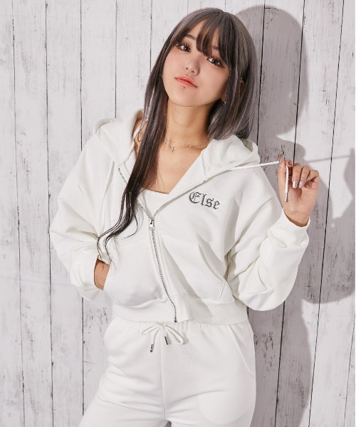 GORGE(ゴージ)の「《ビジューElseロゴ×ショート丈》裏起毛ジップパーカー 秋冬◎(パーカー・レディース・オフホワイト/グレー/ブラック・F)」の8枚目の写真