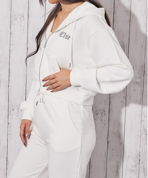 GORGE(ゴージ)の「《ビジューElseロゴ×ショート丈》裏起毛ジップパーカー 秋冬◎(パーカー・レディース・オフホワイト/グレー/ブラック・F)」の9枚目の写真