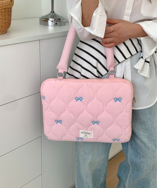 pyornim(ピョルニム)の「【26年春夏新作】【2WAY】キルティングリボン 刺繍 PCバッグ ケース バッグインバッグ(PC・タブレットケース・レディース・イエロー/ブラック/ピンク/ホワイト・F)」の4枚目の写真