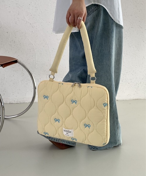 pyornim(ピョルニム)の「【26年春夏新作】【2WAY】キルティングリボン 刺繍 PCバッグ ケース バッグインバッグ(PC・タブレットケース・レディース・イエロー/ブラック/ピンク/ホワイト・F)」の3枚目の写真