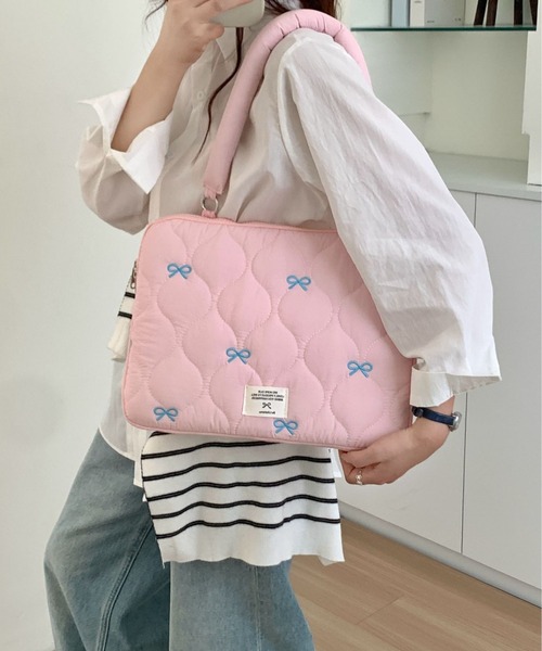 pyornim(ピョルニム)の「【26年春夏新作】【2WAY】キルティングリボン 刺繍 PCバッグ ケース バッグインバッグ(PC・タブレットケース・レディース・イエロー/ブラック/ピンク/ホワイト・F)」の19枚目の写真