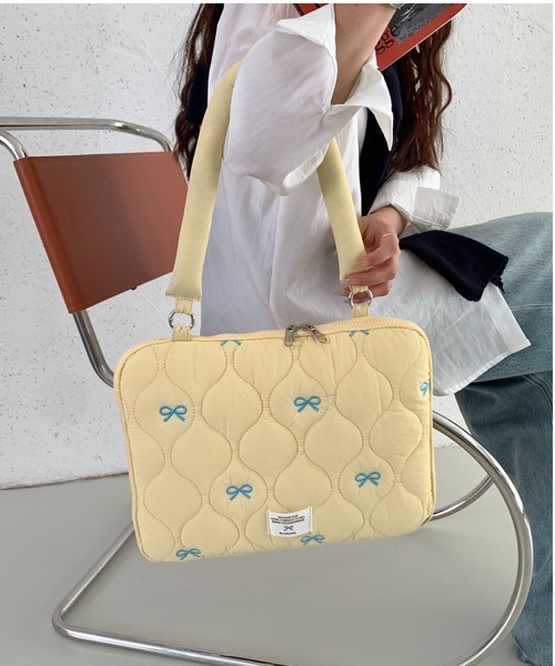 pyornim(ピョルニム)の「【26年春夏新作】【2WAY】キルティングリボン 刺繍 PCバッグ ケース バッグインバッグ(PC・タブレットケース・レディース・イエロー/ブラック/ピンク/ホワイト・F)」の14枚目の写真
