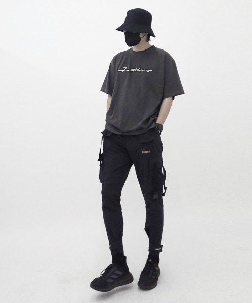 JUSTHANG(ジャストハング)の「ピグメントレタリングホワイトロゴオーバーサイズ半袖Tシャツ(Tシャツ/カットソー・メンズ・その他・LARGE/XX-LARGE)」の2枚目の写真
