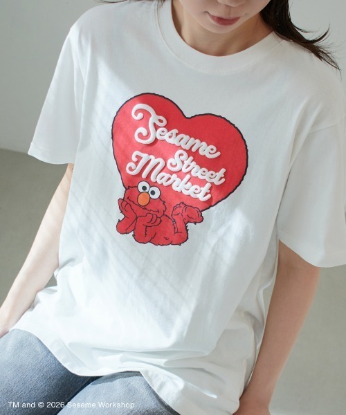 SESAME STREET(セサミストリート)の「【BIG HUGS,BIG HEARTS】【UNISEX】発砲プリントTシャツ(Tシャツ/カットソー・レディース・ピンク/レッド/ブルー・M/L)」の9枚目の写真
