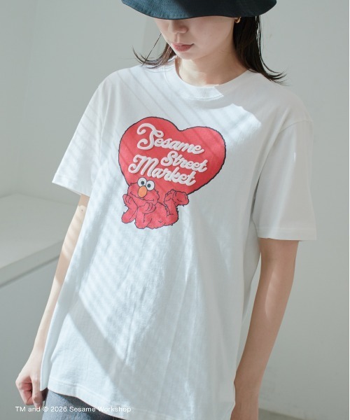 SESAME STREET(セサミストリート)の「【BIG HUGS,BIG HEARTS】【UNISEX】発砲プリントTシャツ(Tシャツ/カットソー・レディース・ピンク/レッド/ブルー・M/L)」の8枚目の写真