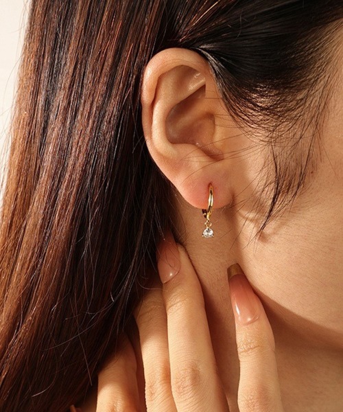 yu-ka(ユーカ)の「YU-KA:ドロップデザインフープピアス drop design hoop pierce(ピアス(両耳用)・レディース・ゴールド/シルバー・FREE)」の2枚目の写真