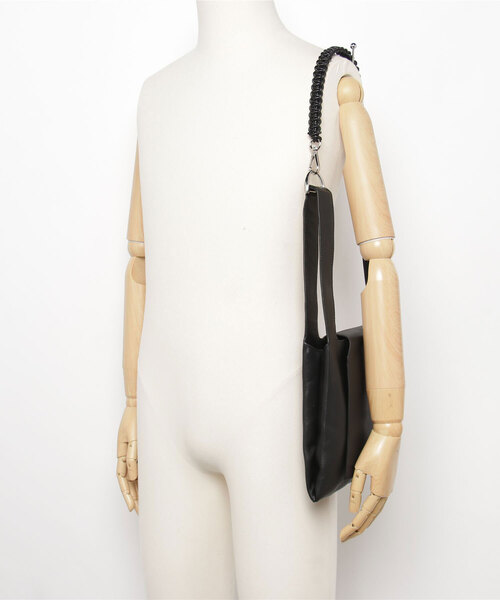 YArKA（ヤーカ）の「【YArKA/ヤーカ】real leather braided strap flap marche bag [wam11] / コブラ編フラップマルシェバッグ（ハンドバッグ・メンズ・ブラック・FREE）」の13枚目の写真