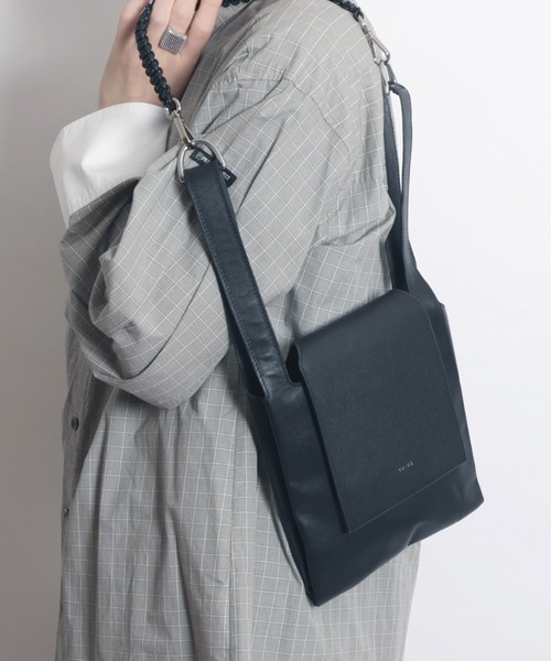 YArKA（ヤーカ）の「【YArKA/ヤーカ】real leather braided strap flap marche bag [wam11] / コブラ編フラップマルシェバッグ（ハンドバッグ・メンズ・ブラック・FREE）」の5枚目の写真