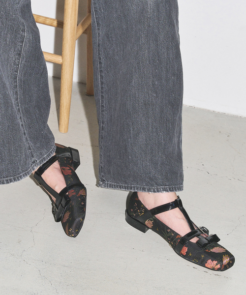 GRISE(グリーズ)の「GRISEスクエアダブルTストラップフラット(その他シューズ・レディース・ブラック/シルバー/ピンク・22cm/22.5cm/23cm/23.5cm/24cm/24.5cm/25cm)」の2枚目の写真