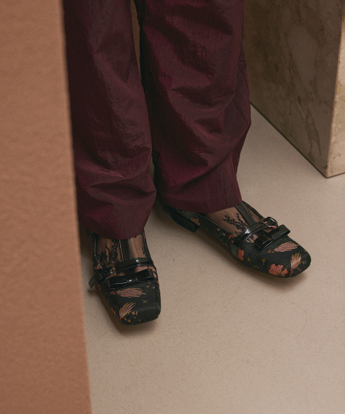 GRISE(グリーズ)の「GRISEスクエアダブルTストラップフラット(その他シューズ・レディース・ブラック/シルバー/ピンク・22cm/22.5cm/23cm/23.5cm/24cm/24.5cm/25cm)」の8枚目の写真