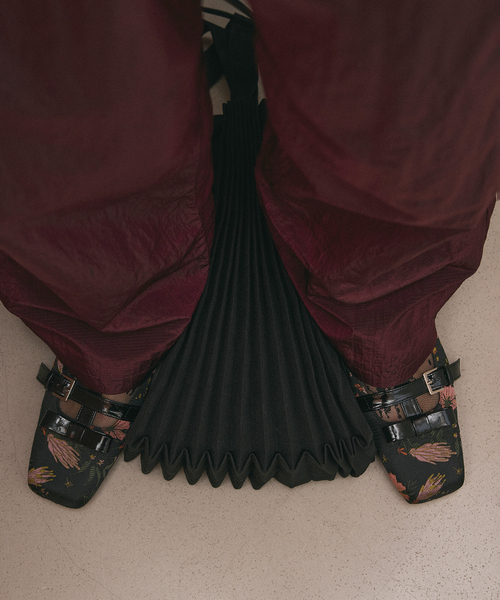 GRISE(グリーズ)の「GRISEスクエアダブルTストラップフラット(その他シューズ・レディース・ブラック/シルバー/ピンク・22cm/22.5cm/23cm/23.5cm/24cm/24.5cm/25cm)」の9枚目の写真