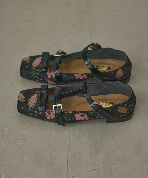 GRISE(グリーズ)の「GRISEスクエアダブルTストラップフラット(その他シューズ・レディース・ブラック/シルバー/ピンク・22cm/22.5cm/23cm/23.5cm/24cm/24.5cm/25cm)」の11枚目の写真