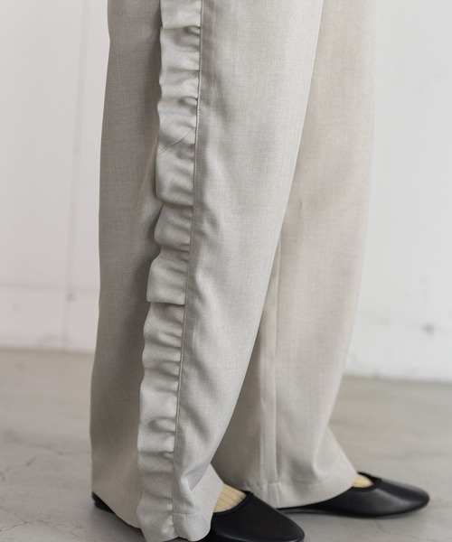 POU DOU DOU（プードゥドゥ）の「サイドフリルイージーパンツ（その他パンツ・レディース・ライトグレー/ボルドー/ダークグレー・3）」の4枚目の写真