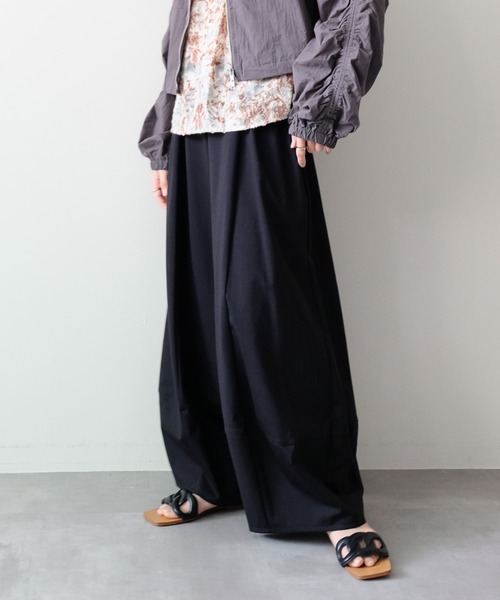DOLLUPOOPS(ドールアップウップス)の「Cocoon Silhouette Wide Pants(コクーンシルエットワイドパンツ)(その他パンツ・レディース・ブラック/オフホワイト/グレー・FREE)」の2枚目の写真