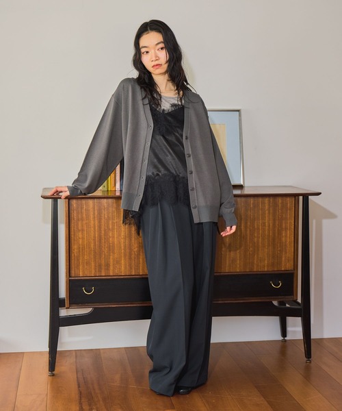 mysty woman（ミスティウーマン）の「ダブルタックストレートパンツ 660060（スラックス・レディース・ベージュ/グリーン系その他/ダークネイビー・SMALL/MEDIUM）」の4枚目の写真