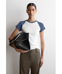 COS（コス）の「スリムフィット コットンTシャツ（Tシャツ/カットソー）」