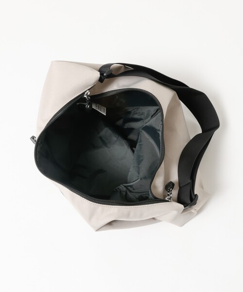 CHUMS（チャムス）の「【CHUMS / チャムス】Plain Shoulder Bag/ショルダーバッグ / ユニセックス（バックパック/リュック・メンズ・ブルー/その他/グレイッシュベージュ/ブラック・フリー）」の19枚目の写真