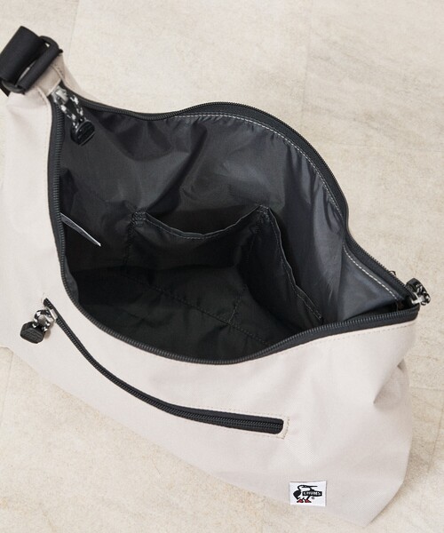 CHUMS（チャムス）の「【CHUMS / チャムス】Plain Shoulder Bag/ショルダーバッグ / ユニセックス（バックパック/リュック・メンズ・ブルー/その他/グレイッシュベージュ/ブラック・フリー）」の6枚目の写真