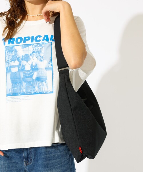 CHUMS（チャムス）の「【CHUMS / チャムス】Plain Shoulder Bag/ショルダーバッグ / ユニセックス（バックパック/リュック・メンズ・ブルー/その他/グレイッシュベージュ/ブラック・フリー）」の16枚目の写真