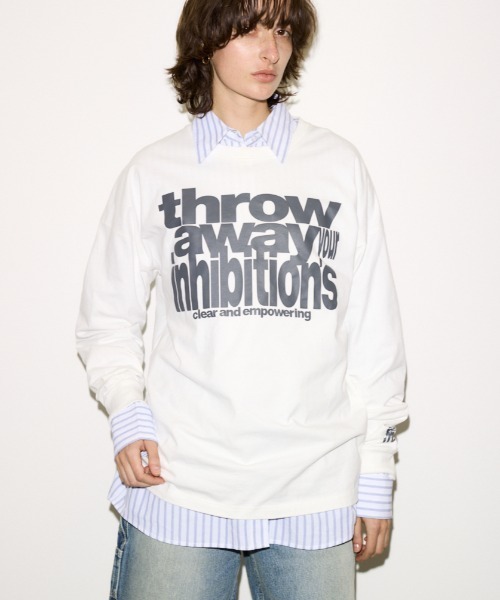 SLY(スライ)の「ESQWE LOGO L/S TOPSTHROW エスクェロゴロングスリーブトップス 春服(Tシャツ/カットソー・レディース・ブラック系その他2/ホワイト/レッド・FREE)」の2枚目の写真
