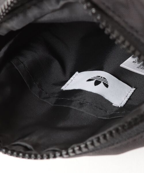 adidas(アディダス)の「adidas アディダス U SMALL ITEM BAG バッグ KE0676 BLACK(ボディバッグ/ウエストポーチ・メンズ・ブラック・FREE)」の4枚目の写真