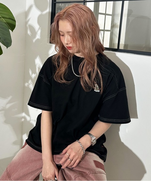 DOUBLE NAME（ダブルネーム）の「【m:rex】ミニ恐竜ワッペンBIG TEE（Tシャツ/カットソー・レディース・ブラック/オフホワイト/ブルー・FREE）」の2枚目の写真