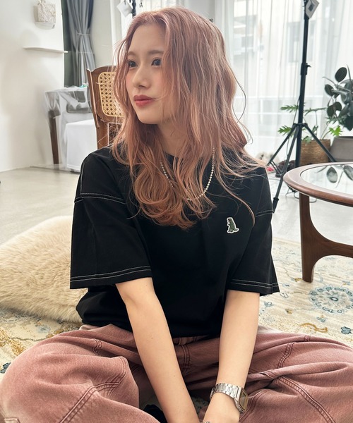 DOUBLE NAME（ダブルネーム）の「【m:rex】ミニ恐竜ワッペンBIG TEE（Tシャツ/カットソー・レディース・ブラック/オフホワイト/ブルー・FREE）」の4枚目の写真