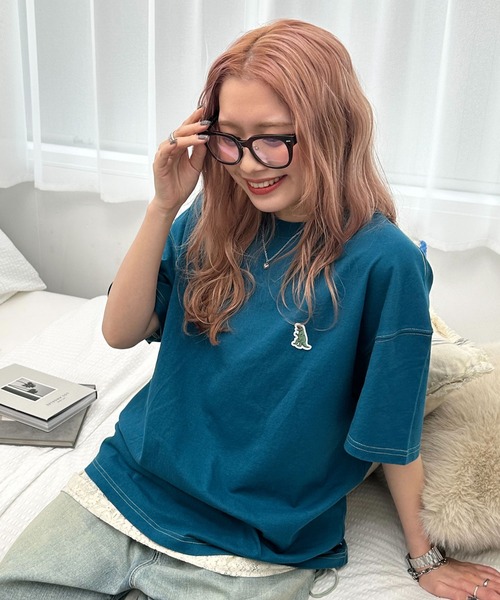 DOUBLE NAME（ダブルネーム）の「【m:rex】ミニ恐竜ワッペンBIG TEE（Tシャツ/カットソー・レディース・ブラック/オフホワイト/ブルー・FREE）」の7枚目の写真