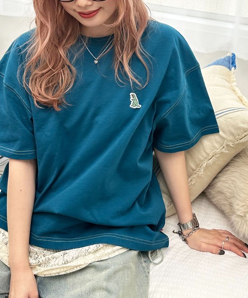 DOUBLE NAME（ダブルネーム）の「【m:rex】ミニ恐竜ワッペンBIG TEE（Tシャツ/カットソー・レディース・ブラック/オフホワイト/ブルー・FREE）」の8枚目の写真
