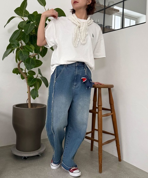 DOUBLE NAME（ダブルネーム）の「【m:rex】ミニ恐竜ワッペンBIG TEE（Tシャツ/カットソー・レディース・ブラック/オフホワイト/ブルー・FREE）」の9枚目の写真