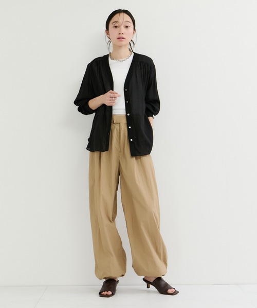 le cercle ADAM ET ROPE'(ルセルクルアダムエロペ)の「シアーリブVネックカーディガン(カーディガン/ボレロ・レディース・オフホワイト/ブラウン/ブラック・FREE)」の8枚目の写真
